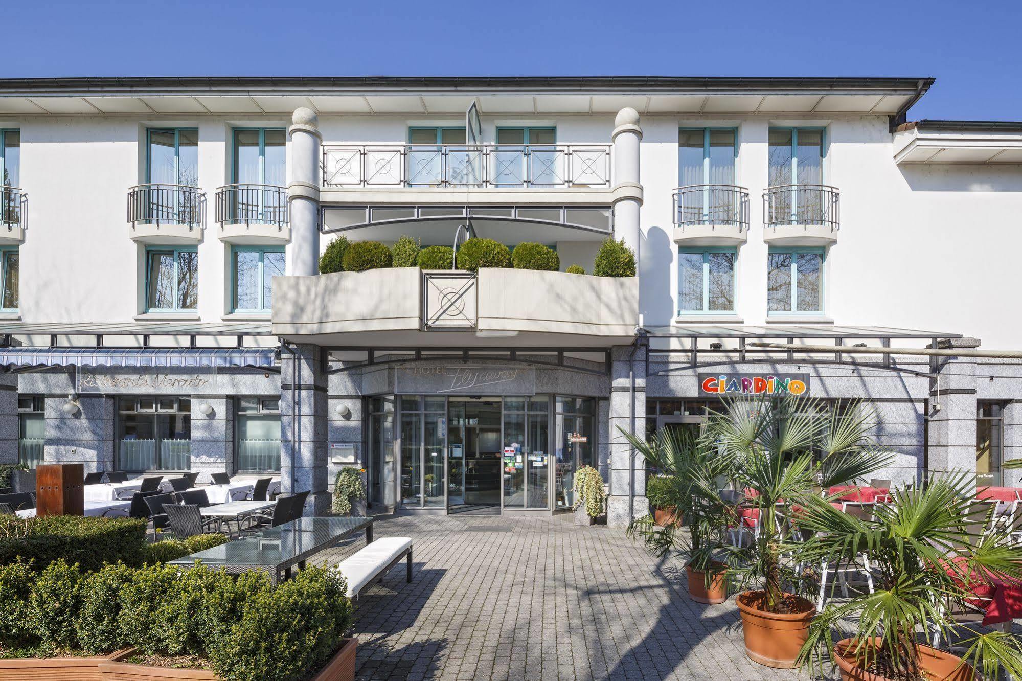 Hotel Fly Away Клотен Экстерьер фото
