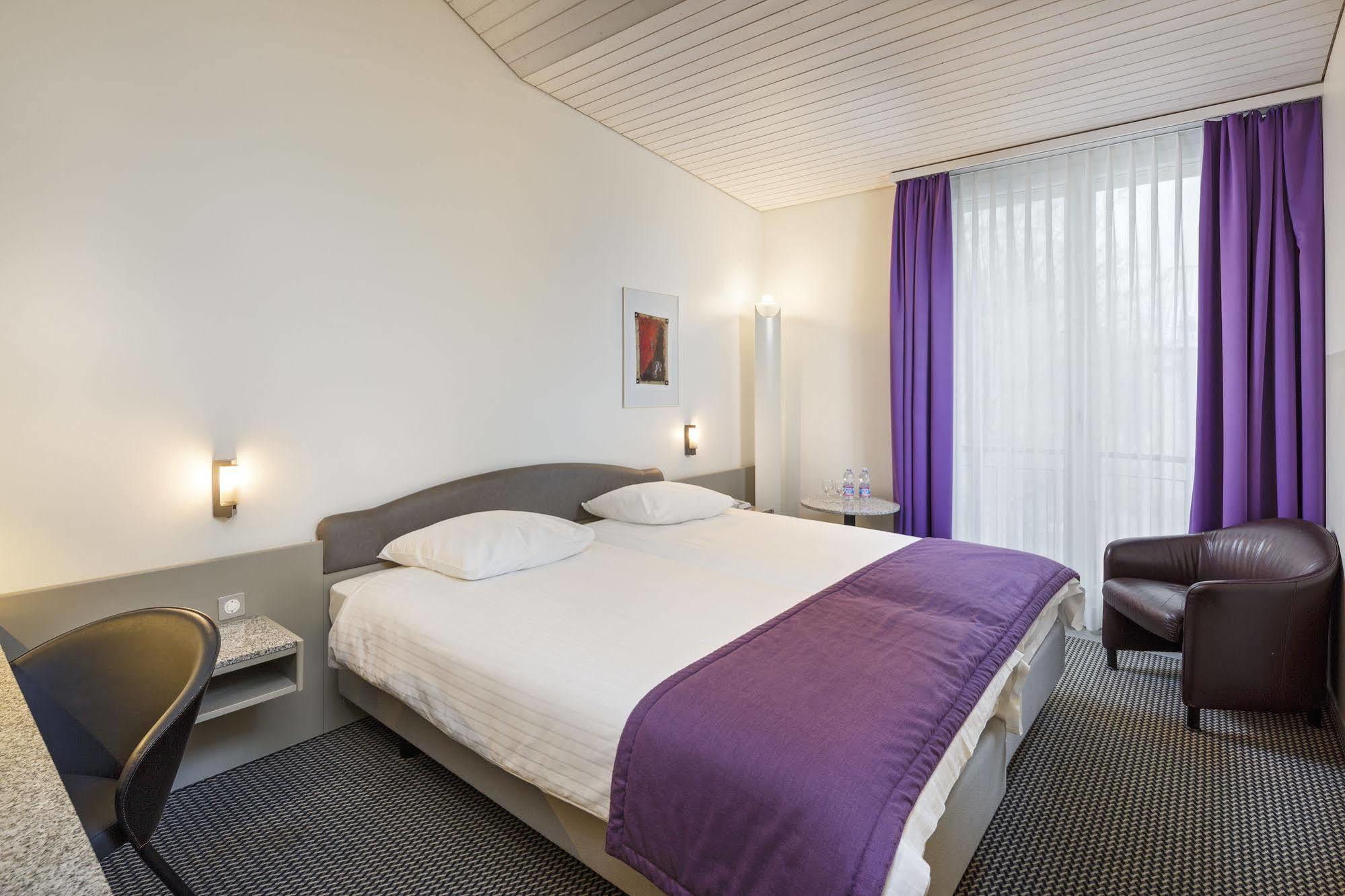 Hotel Fly Away Клотен Экстерьер фото